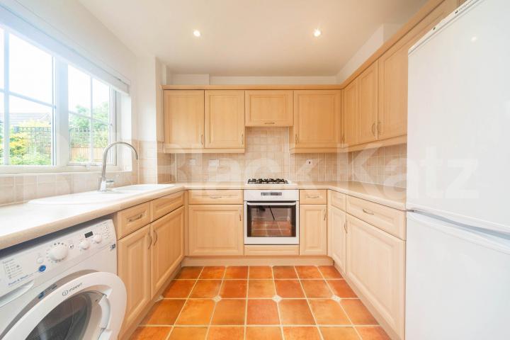 			4 Bedroom, 3 bath, 1 reception Terraced House			 Grove avenue, Hanwell